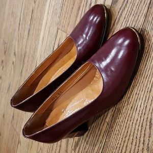 Vintage Etienne Aigner Red leather slide pumps with gold embellishments